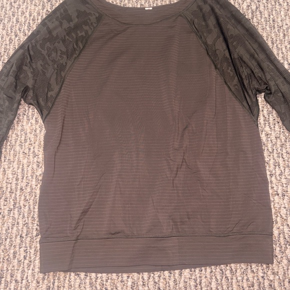 Lululemon Athletica Long Sleeve Top - Picture 4 of 9